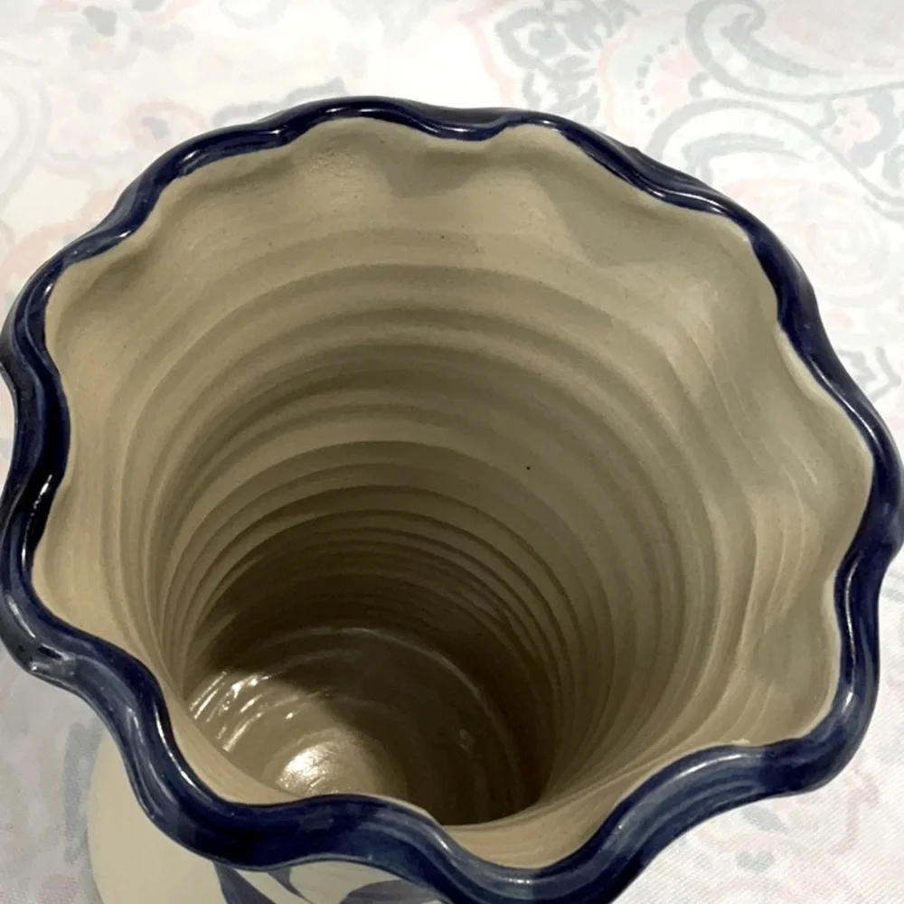 Williamsburg Pottery vase. 1994 Salt glaze. - Picture 2 of 7